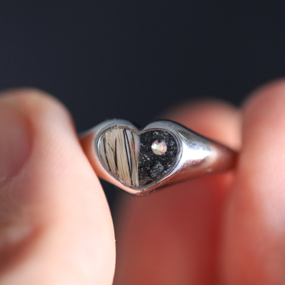 "Heartbeat" ring with ashes or hair (stainless steel)