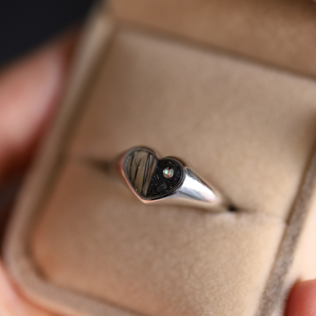 "Heartbeat" ring with ashes or hair (stainless steel)